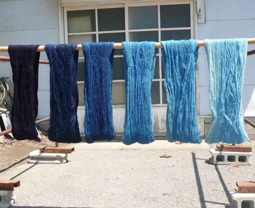 天然発酵建て藍染めのイメージ写真